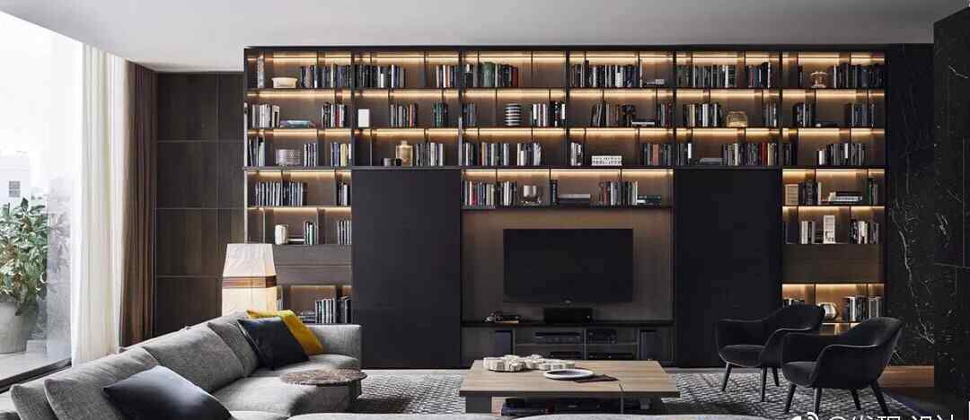 poliform Poliform House 深色系的现代轻奢，书柜电视墙的...