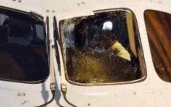 破裂机 千钧一发！波音787玻璃破裂机上载有299名人员 机组紧急迫降
