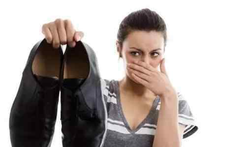鞋子一夜除臭的方法 皮鞋除臭的方法有哪些 鞋子为什么会发臭