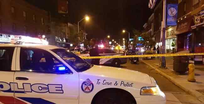 街头枪战2 警匪上演街头枪战！多伦多大规模枪击：路人2死12伤 凶手死的蹊跷