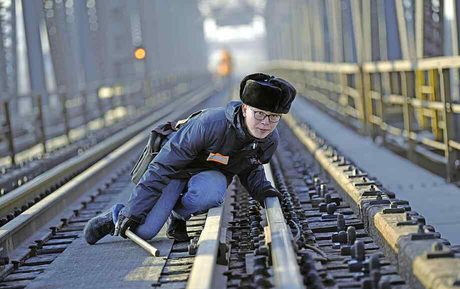 黄河视觉 视觉：百年黄河铁路大桥守桥人