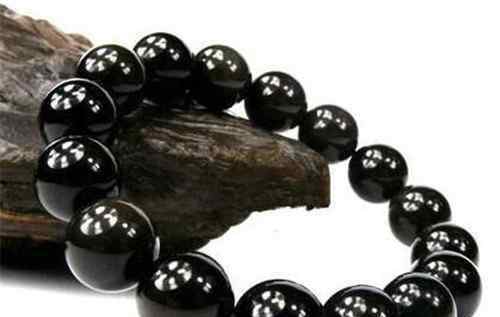 黑胆石 黑曜石的功效作用介绍 有磁性的黑胆石是否对身体有害