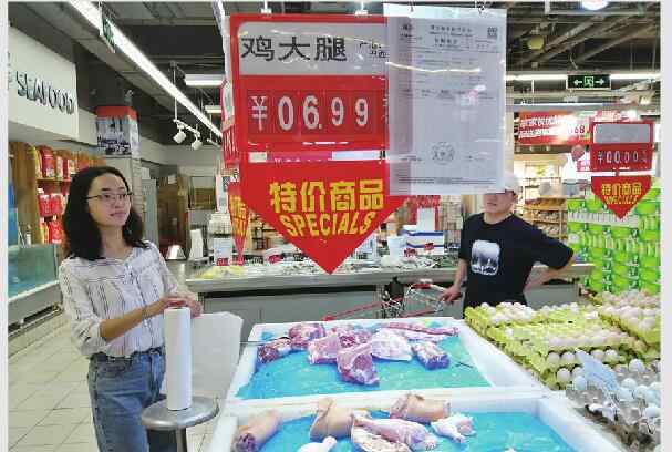 鸡肉价格 鸡肉价格大降市场反应平平 记者走访：出栏一只鸡赔2元钱