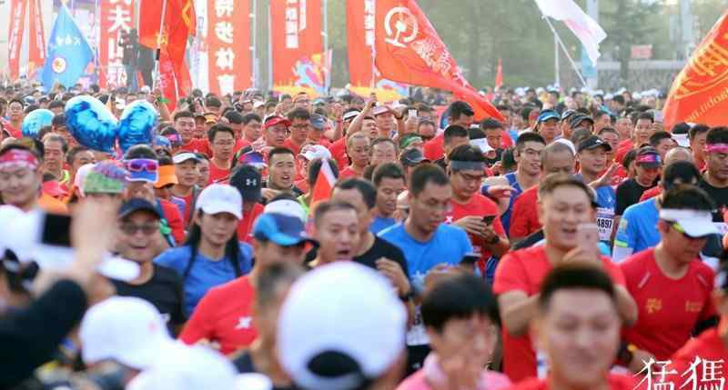 郑州国际马拉松 展现郑州魅力！2019年郑州国际马拉松鸣枪开跑