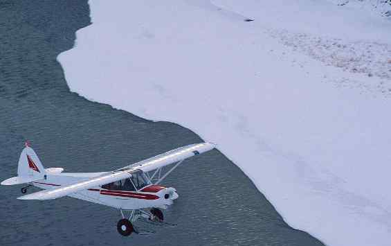下雪飞机能正常起飞吗 机场下雪会不会取消航班 下雪天飞机能飞吗