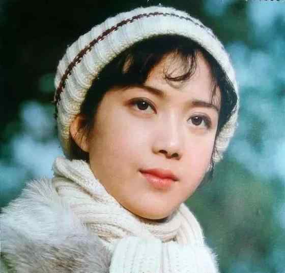 中国女星 36年前，日剧《血疑》火遍全国，中国女星中谁气质接近山口百惠？