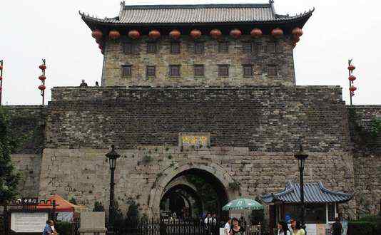 南京的古城墙 南京有什么好玩的地方，南京古城墙是历史的象征!