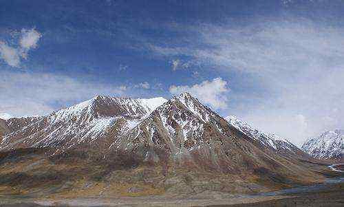 昆仑山在哪里 昆仑山在哪里，位于西藏与新疆的交界！