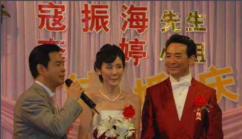 寇振海李婷 65岁寇振海与小21岁妻子：因戏生情，结婚13年恩爱如初