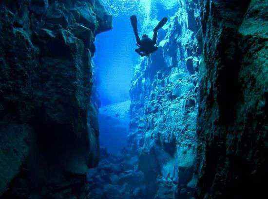 世界最深的海沟 世界最深的海沟，马里亚纳海沟！