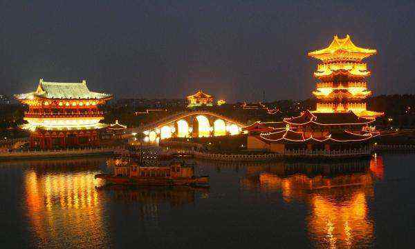 清明上河园游玩攻略 清明上河园游玩攻略，再现了古都汴京千年繁华的胜景！