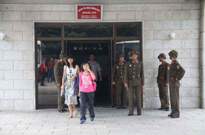朝鲜导游是不是随便睡 朝鲜旅游，那边是有很多禁忌的！