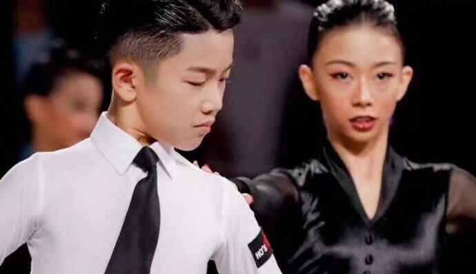 李茉晗图片 王崇墨个人资料 与拉丁舞搭档李茉晗走红成就不一般