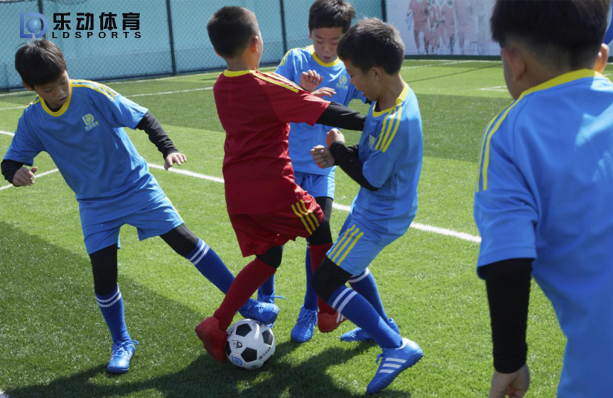 乐动体育认为开展足球实战比赛训练拥有诸多好处