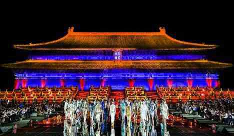 北京时装周 追光,循着梦想的方向 | 北京时装周见证5周年华美蜕变