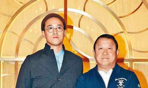 曾国祥的妈妈 曾志伟的儿子曾国祥现身医院陪母亲复诊，忙前忙后被赞大孝子