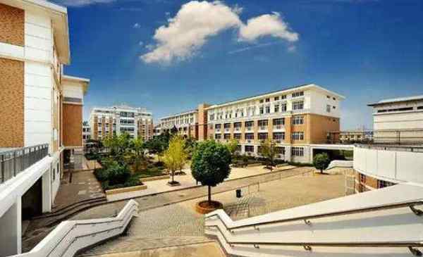 武珞路中学 武珞路中学有几个校区