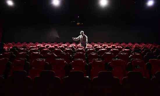 寂寞影院 电影院关闭100多天：屏幕很寂寞 就连老鼠也很寂寞