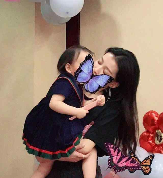 孙怡女儿 孙怡晒女儿“时尚街拍” 网友：是时候叫出超级飞侠了