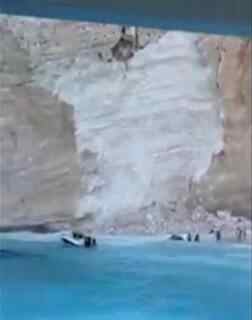 3元钱引发的悲剧 悲剧！希腊游船倾覆 3块巨石入海引发巨浪