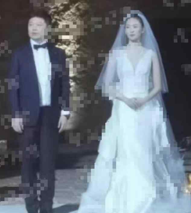 演员童谣 演员童瑶被曝国外完婚？与大17岁男友相恋超过7年