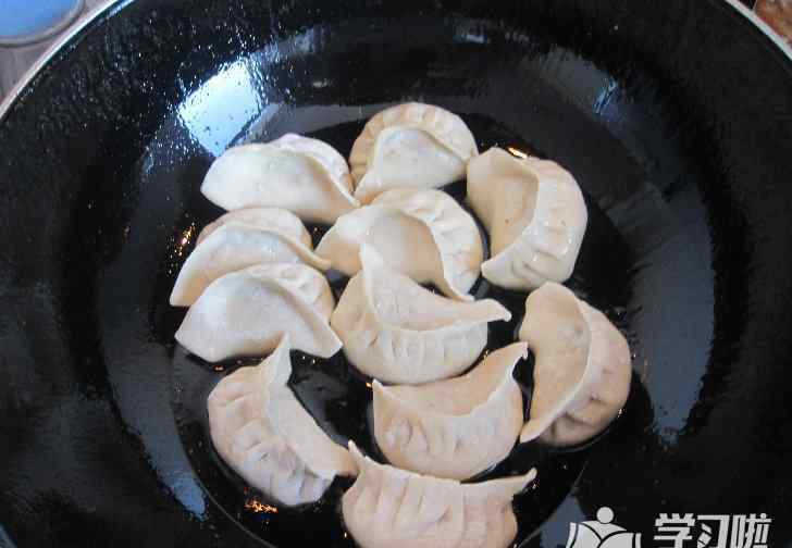 生煎饺的做法 煎生饺子的做法