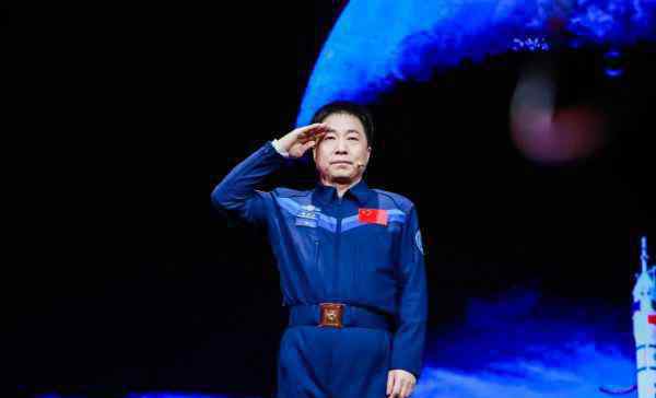 航天员的生活 杨利伟揭秘中国航天员训练和生活：我们的目标是星辰大海