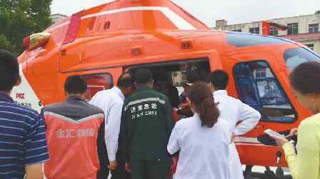 飞机救援 目前山东有3架空中救援直升机 一年进行了7次“双城营救”