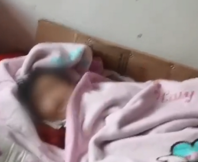 坠楼女婴父亲回应拒绝治疗：医院细菌多 最好的医生是自己文章配图