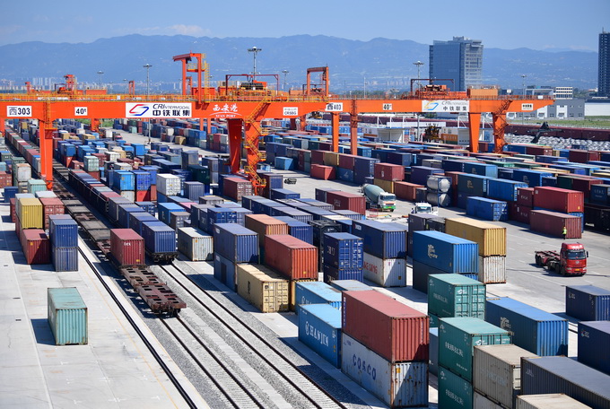 中国外贸连续三个月正增长 前11个月中美贸易总值增长6.9%