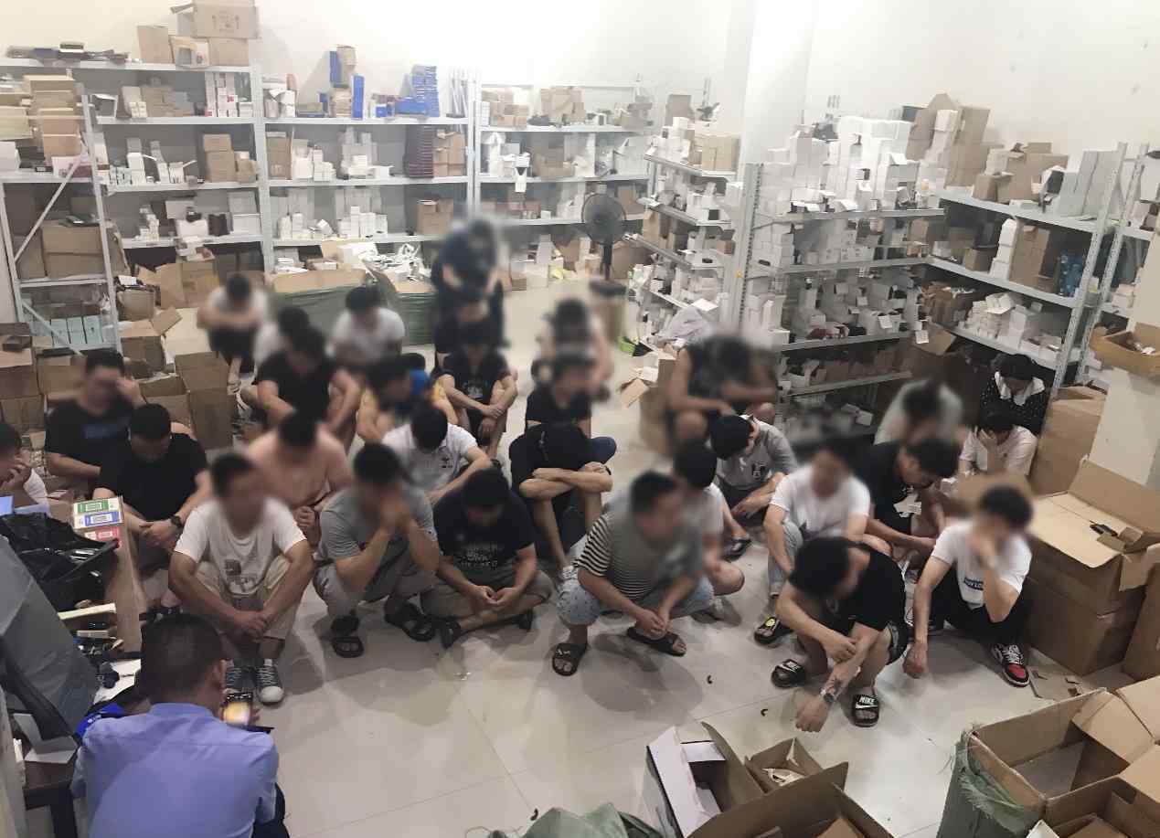 315打假晚会 315晚会前夕，花西子联手警方查获一处重大假货窝点