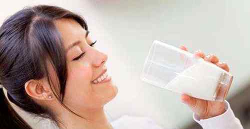 空腹喝牛奶好么 空腹喝牛奶好么 早上喝牛奶有什么好处