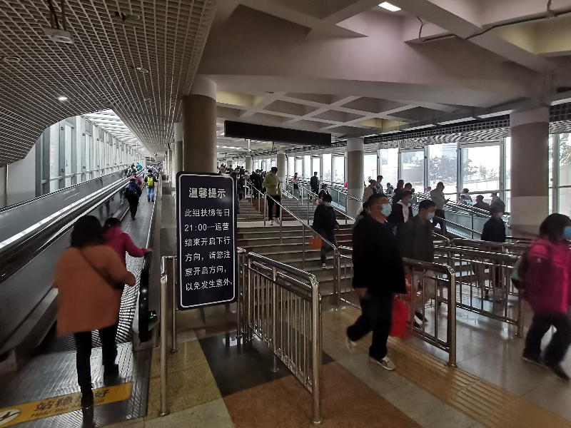 北京地铁西直门站下行扶梯延长开放