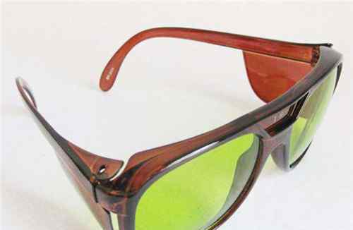 红外线眼镜 红外线眼镜价格一般是多少 红外线眼镜对眼睛有伤害吗