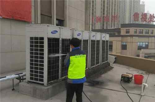 空调室外机 空调外机需要清洗吗 三种常见的空调外机清洗方法