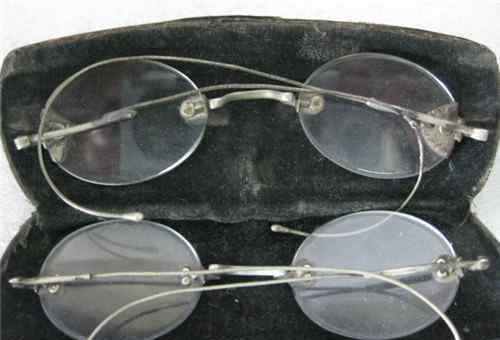 水晶眼镜 水晶眼镜究竟能不能护眼 佩戴眼镜须知有什么