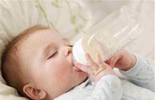 婴儿换奶粉注意事项 婴儿奶粉能换着品牌吃吗 给婴儿换奶粉要注意什么