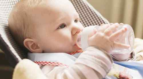 如何给宝宝换奶粉 宝宝换奶粉怎么换 如何正确给宝宝换奶粉