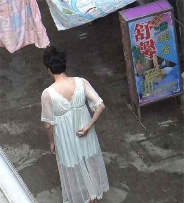 冯绍峰穿蕾丝睡裙 冯绍峰穿蕾丝睡裙 在群演面前演变态毫无违和感