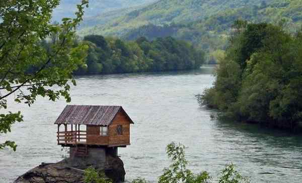 河中 塞尔维亚河中小屋位置 塞尔维亚河中小屋游玩攻略