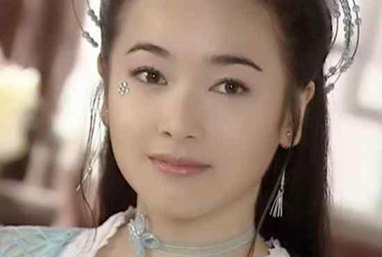 杨幂霍思燕 同样是贴水晶：杨幂A级，霍思燕S级，而她是超S级美出了天际