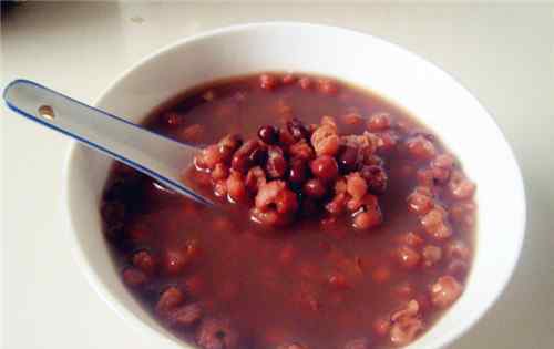 红豆薏米粥能减肥吗 薏米红豆粥的功效与禁忌有哪些？能减肥吗？用什么红豆比较好？