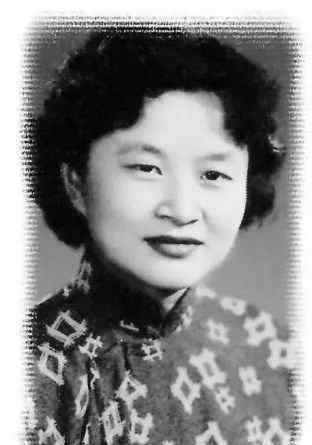杨四平 中国第一代钢琴家巫漪丽在新加坡演出中驾鹤西去，享年89岁！她弹的《梁祝》曾感动无数人