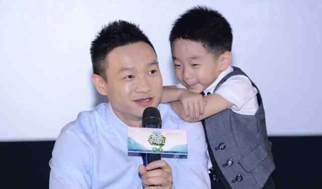 杨威儿子 杨威儿子杨阳洋10岁近照曝光，看到他的字后，网友不淡定了
