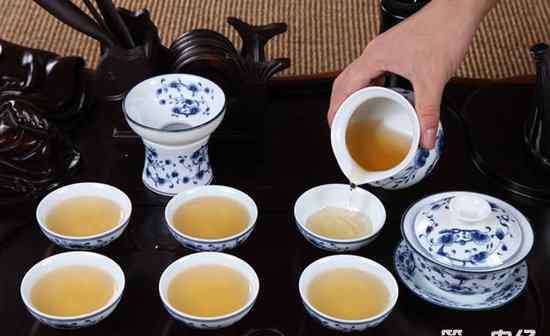 喝茶的讲究 喝茶的讲究：给客人倒茶应注意的礼仪
