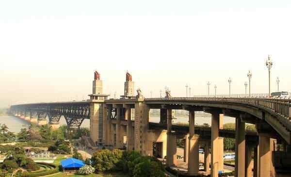 南京长江大桥多长 南京长江大桥铁路桥全长大约多少米
