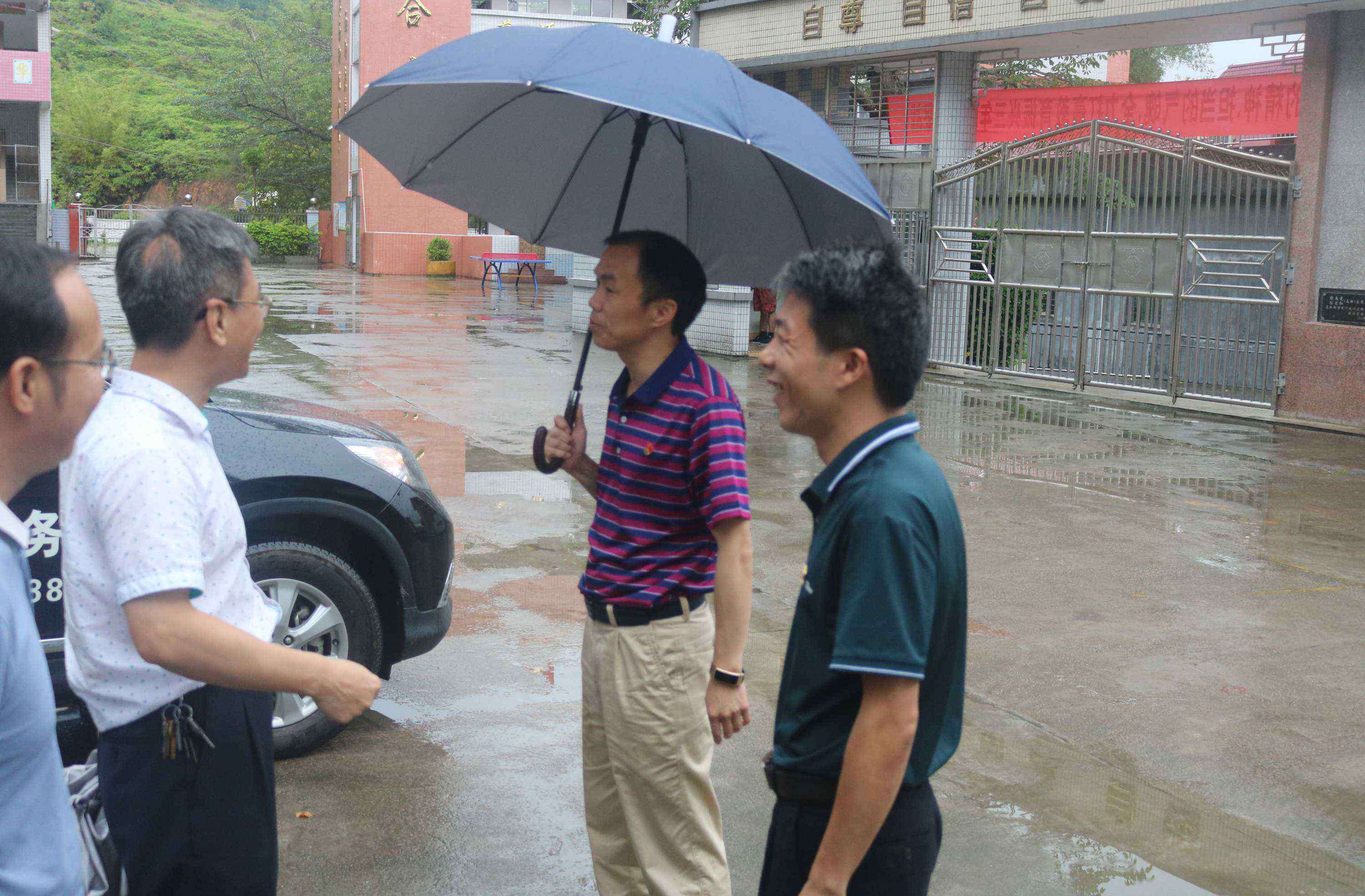 紫金教育局 调研路上，风雨无阻——紫金县教育局局长黄汝荐亲临中坝镇小学调研指导工作