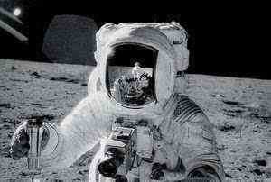 阿姆斯特朗的谎言 登月第一人阿姆斯特朗的谎言，他的相机并没有遗落在月球上