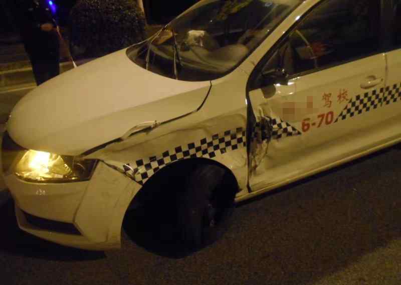 知法犯法！上海一驾校教练酒驾撞车被刑拘 终生不得从事驾考行业