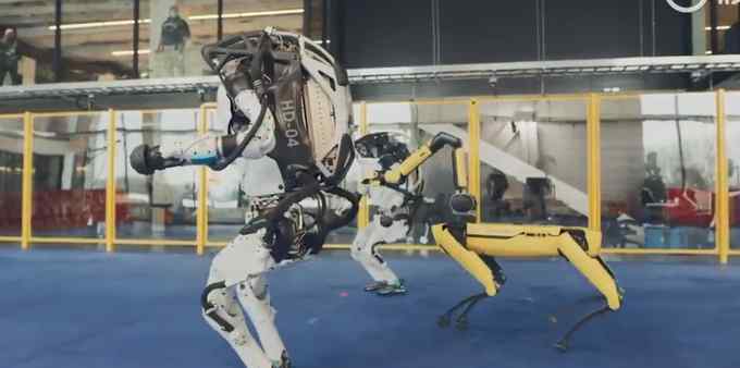 真·机械舞！波士顿动力机器人组团跳舞 battle画面令网友自愧不如